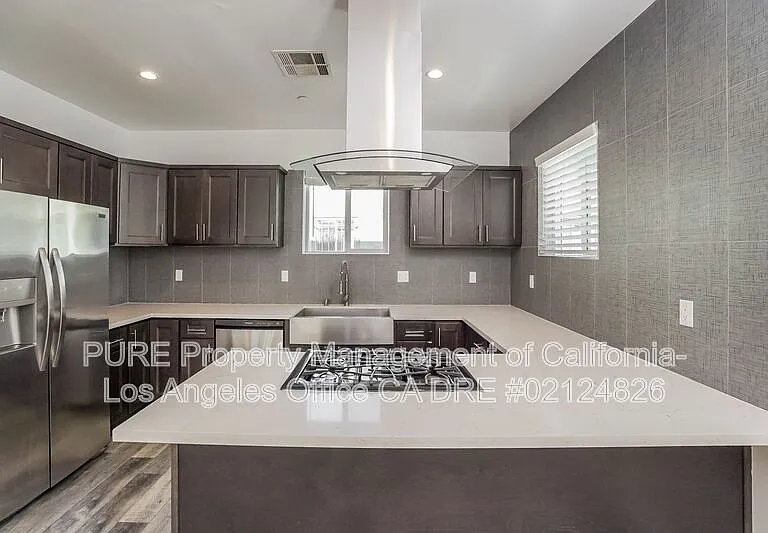 1340 N Kenmore Ave — Photo 6