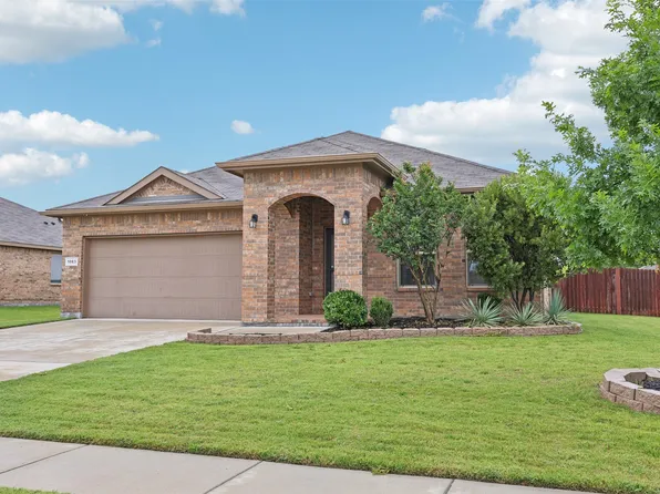 1083 Admiral Dr, Azle, TX 76020