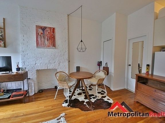 3rd image of 106 7th Ave APT 1F