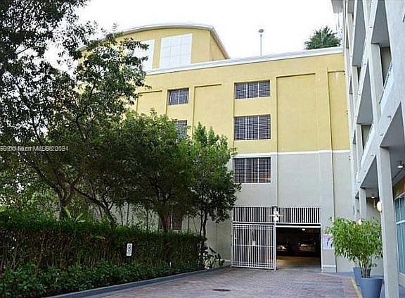 5th image of 3180 Coral Way APT 304