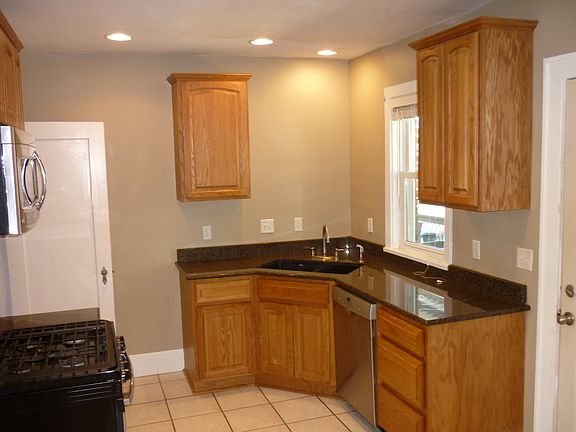 3rd image of 5418 Leavenworth St
