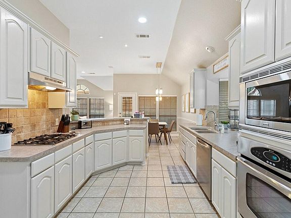 3rd image of 3401 Wimbledon Dr #Id1036304p
