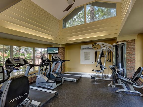 3rd image of 253 Palm Park Cir