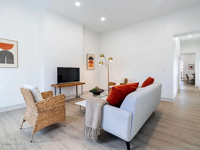 1233 Payne St — Photo 4