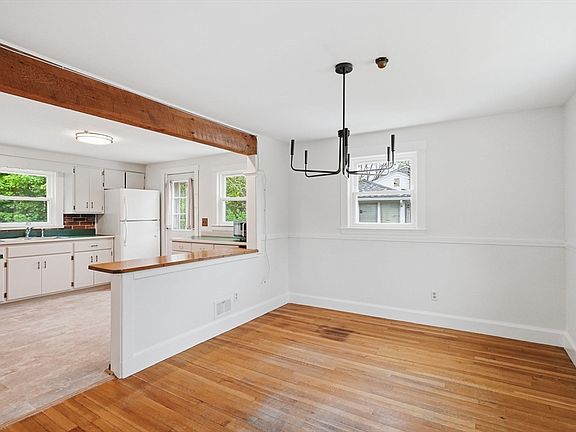 5th image of 84 Madison St