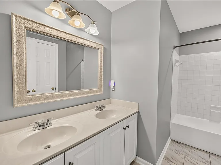 6455 Saddlebrook Ln — Photo 32