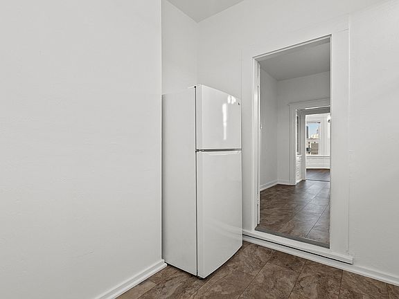 2nd image of 1631 Larkin St #6