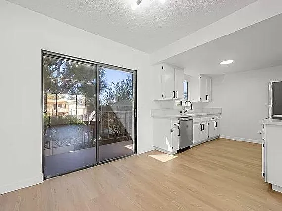 Monterey Apartments — Photo 8