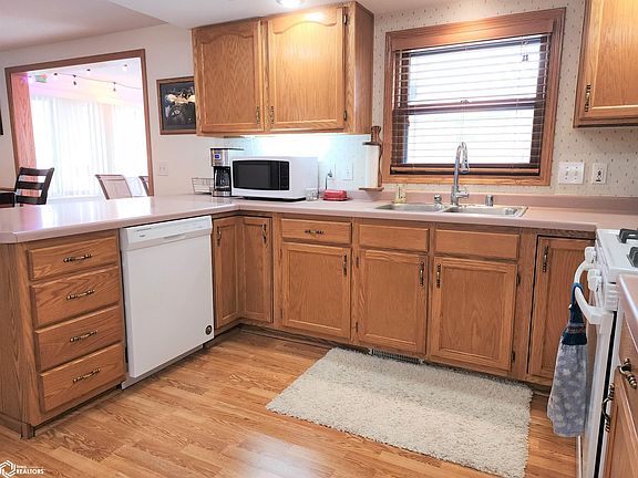 4th image of 310 E English St