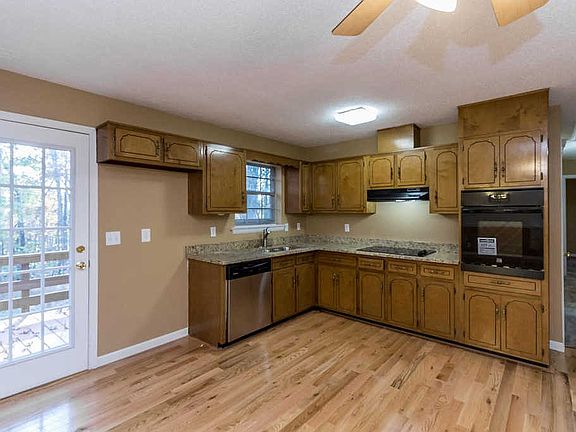 5th image of 8206 Pinecrest Dr