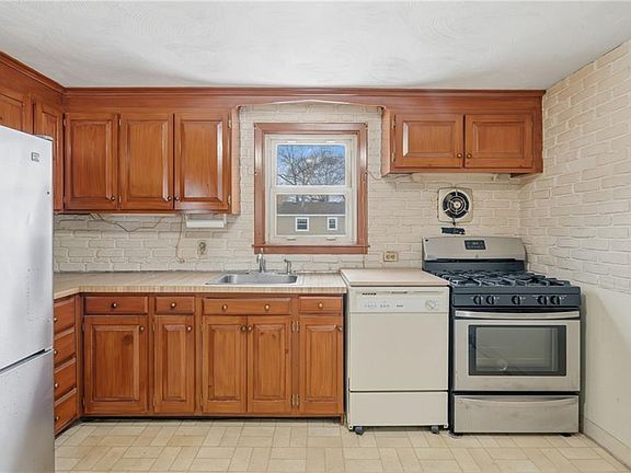 3rd image of 60 Duncan Rd