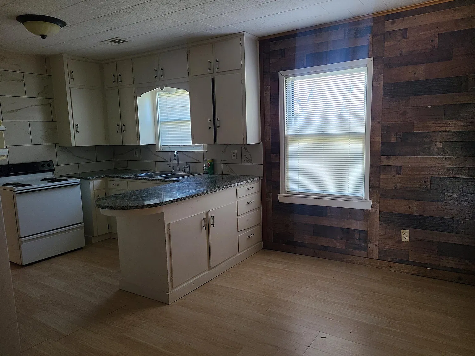 3 bed, 1360 sqft, $1,400 — Photo 3