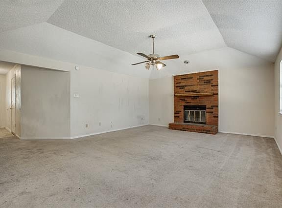 5th image of 1031 Holly Ln