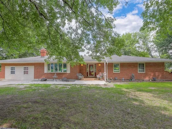 2204 Gambrell St, Greenwood, MO 64034
