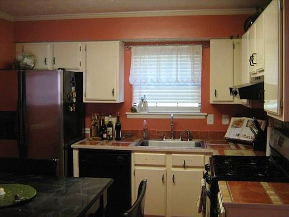 Fully-equipped kitchen