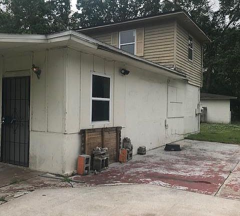 2nd image of 3050 S Detroit Cir