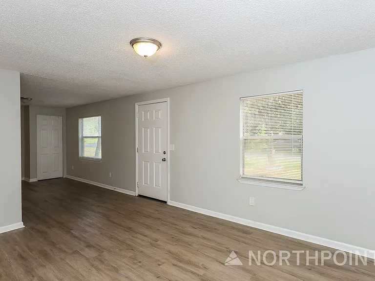 8326 Walden Rd E — Photo 2