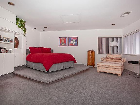 5th image of 3219 W Sierra Dr