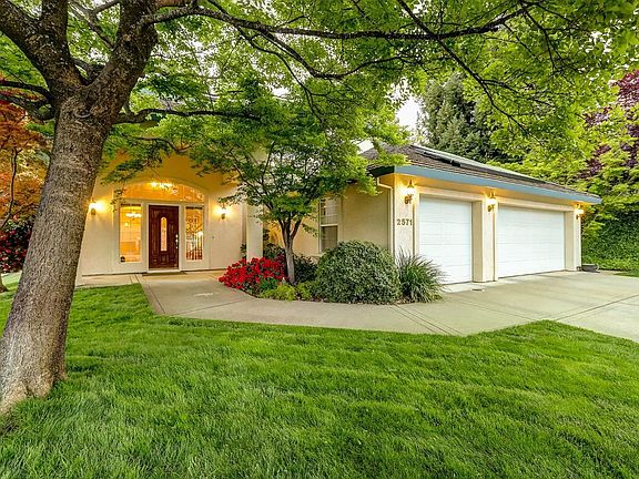 3rd image of 2571 Sullivan Dr