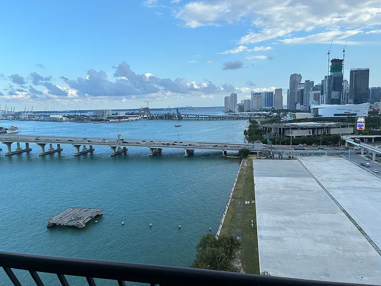 555 NE 15th St #20A — Photo 27