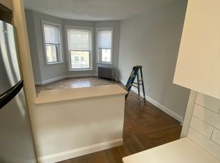32 Queensberry St APT 9, Boston, MA 02215