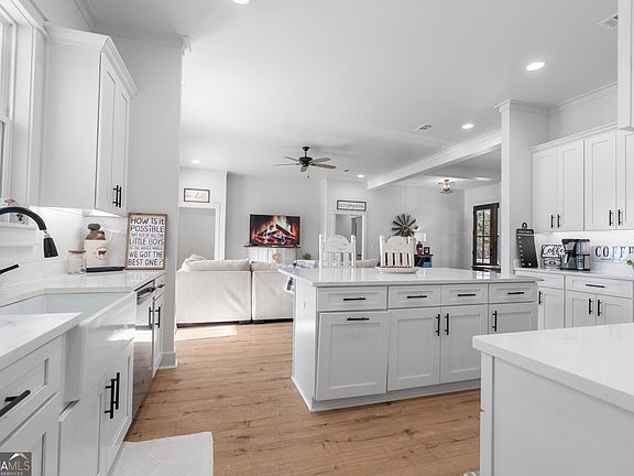 5th image of 4005 Golfview Dr