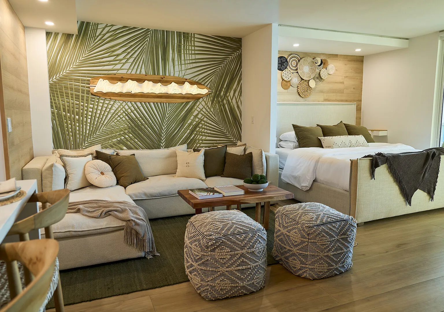 Luxe Palm Retreat Ideal for Monthly Stays in Miami Beach — Photo 1