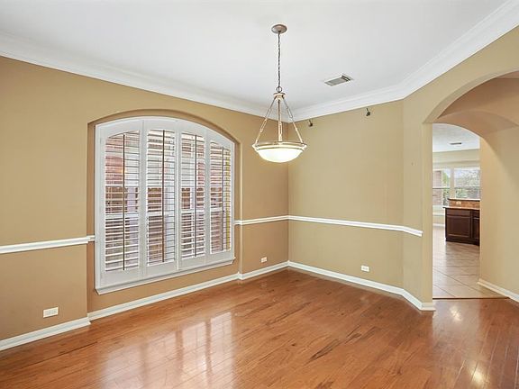 5th image of 9518 Sapphire Hill Ln