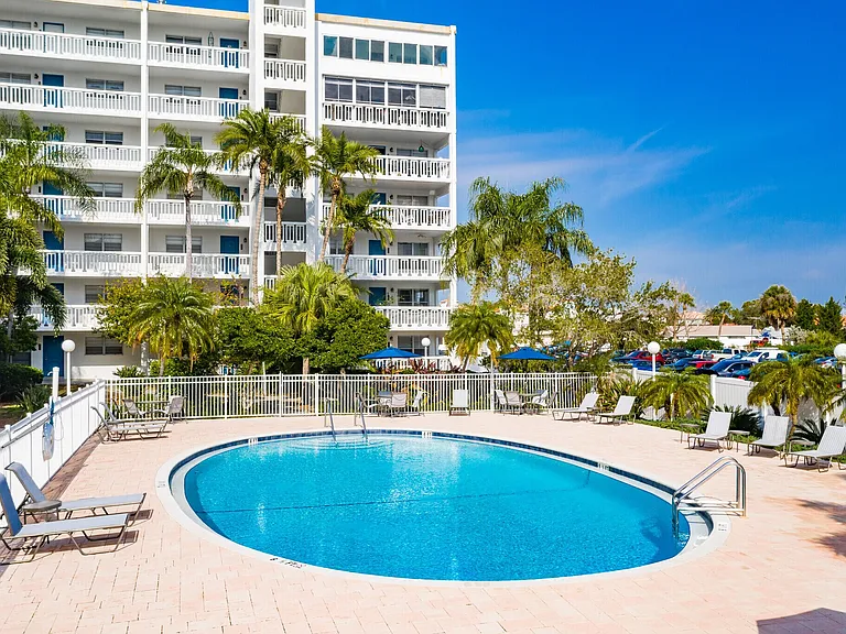 17105-17117 Gulf Blvd — Photo 29