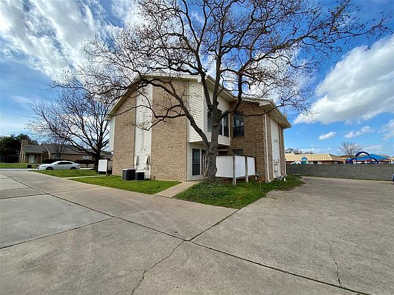 4th image of 2813 Meadow Park Dr APT B