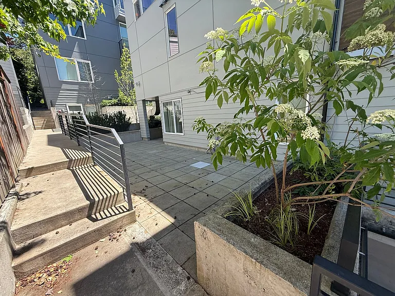 722 Summit Ave E — Photo 22