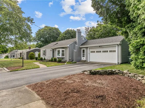 12 Terrace Dr, Bristol, RI 02809