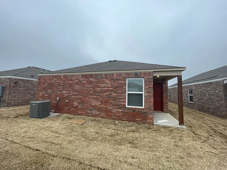 1731 Loveland St — Photo 13