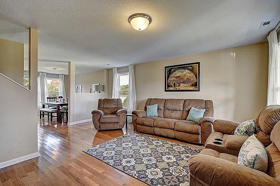 5th image of 10 Boles Dr