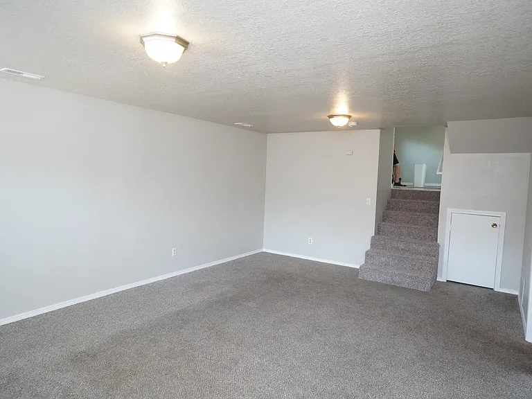 698 S Berwick Dr — Photo 8