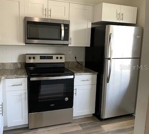 3rd image of 9122 Oakwood Ln #9122