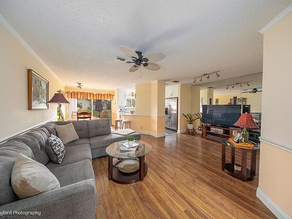 4th image of 2047 DISCOVERY Circle E