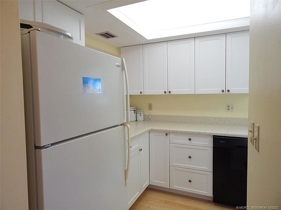 5th image of 175 SE Saint Lucie Blvd APT H199