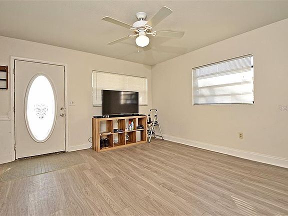 3rd image of 2914 Paine Ln