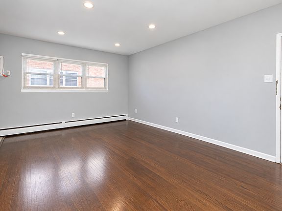 4th image of 712-716 E Main St #4