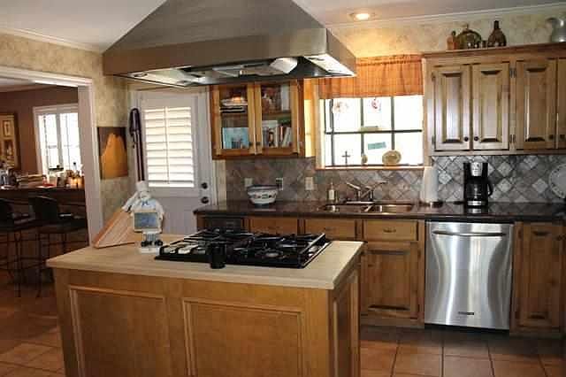 1st image of 7 Lauren Dr