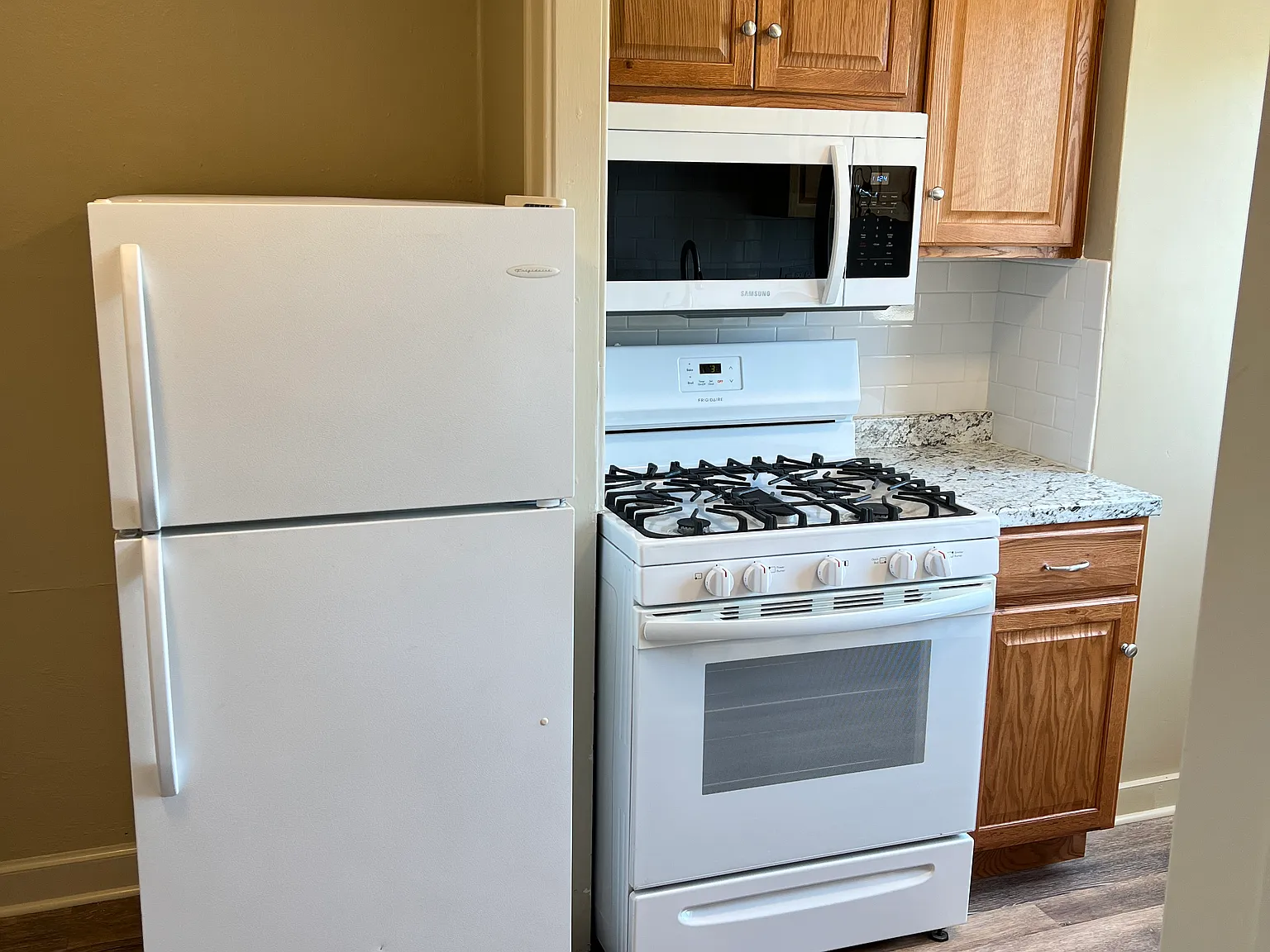 2 bed, 700 sqft, $1,195 — Photo 2