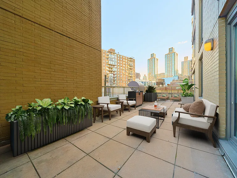 160 Riverside Blvd #9U — Photo 4
