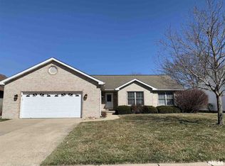 1009 Monarch Dr, Chatham, IL 62629