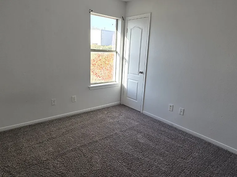 418 Brittney Way #D — Photo 10