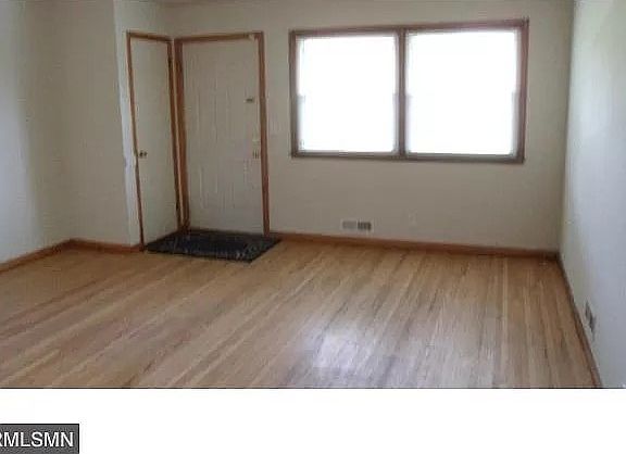 5th image of 2330 Irving Ave N