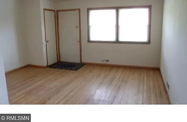 2330 Irving Ave N — Photo 5