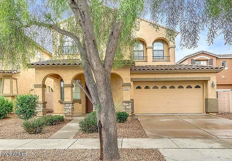 4 bed, 2.5 bath, 2162 sqft, $2,400 — Photo 2