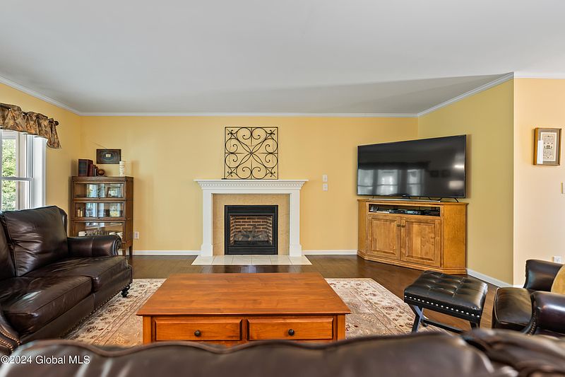 5th image of 12 Lancaster Court