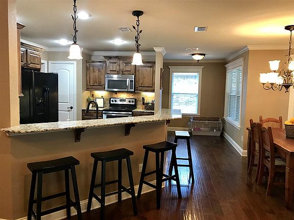 3rd image of 163 Labrador Ln